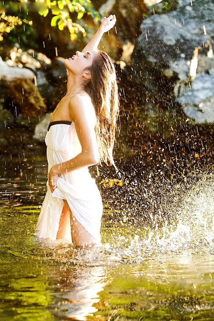 Marie Avgeropoulos in Hubli