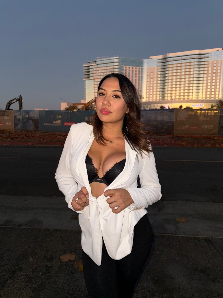 Take a pause and enjoy Ali Cruz — streaming from Hubli