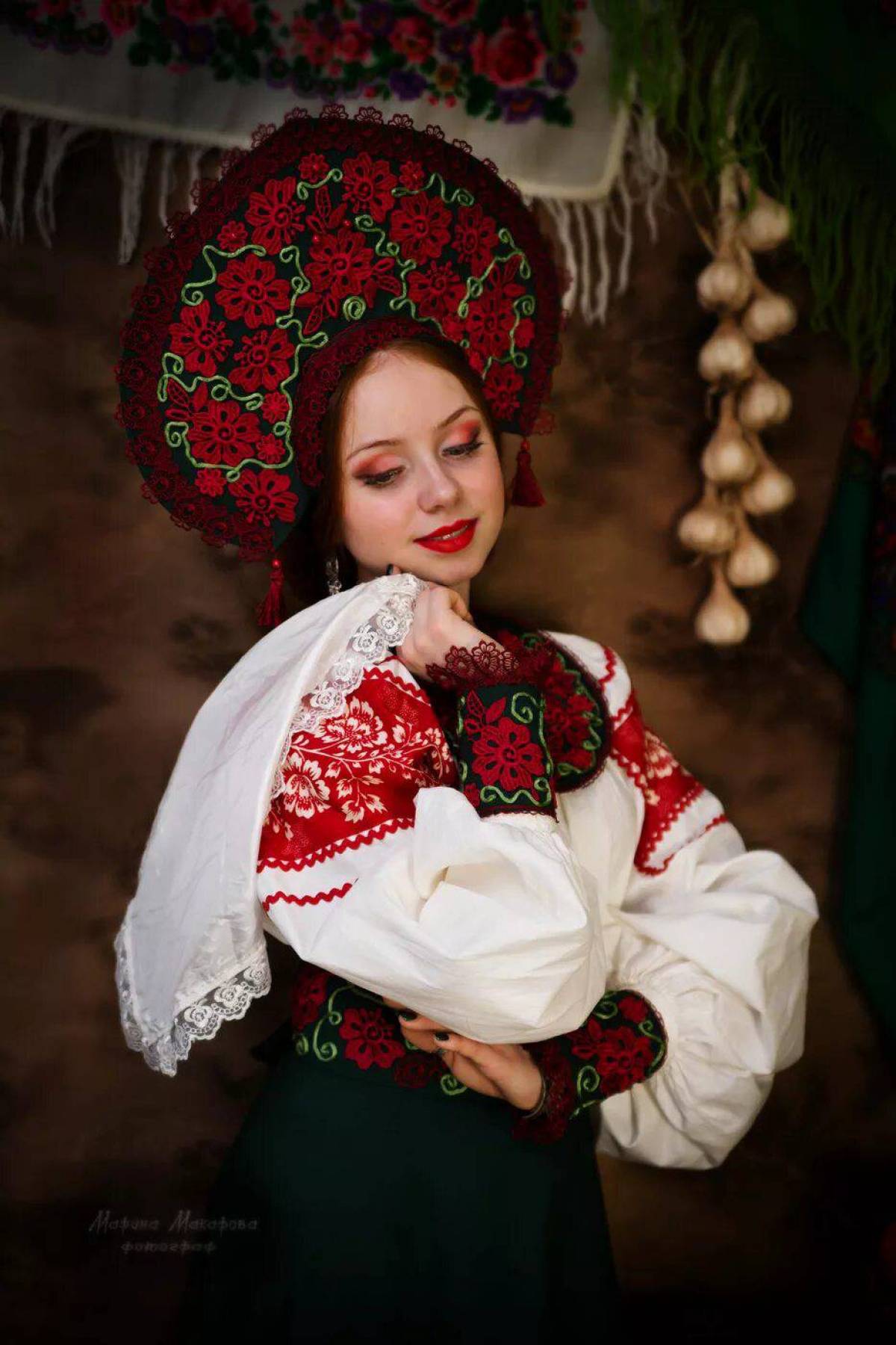 Women in Slavic costumes underwear in Hubli
