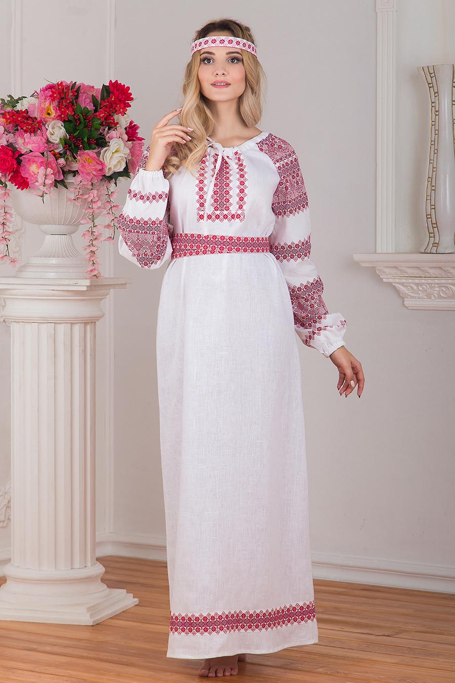 Women in Slavic costumes in Hubli