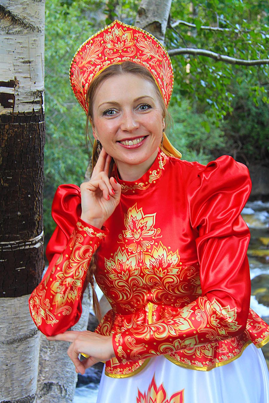 Women in Slavic costumes in Hubli