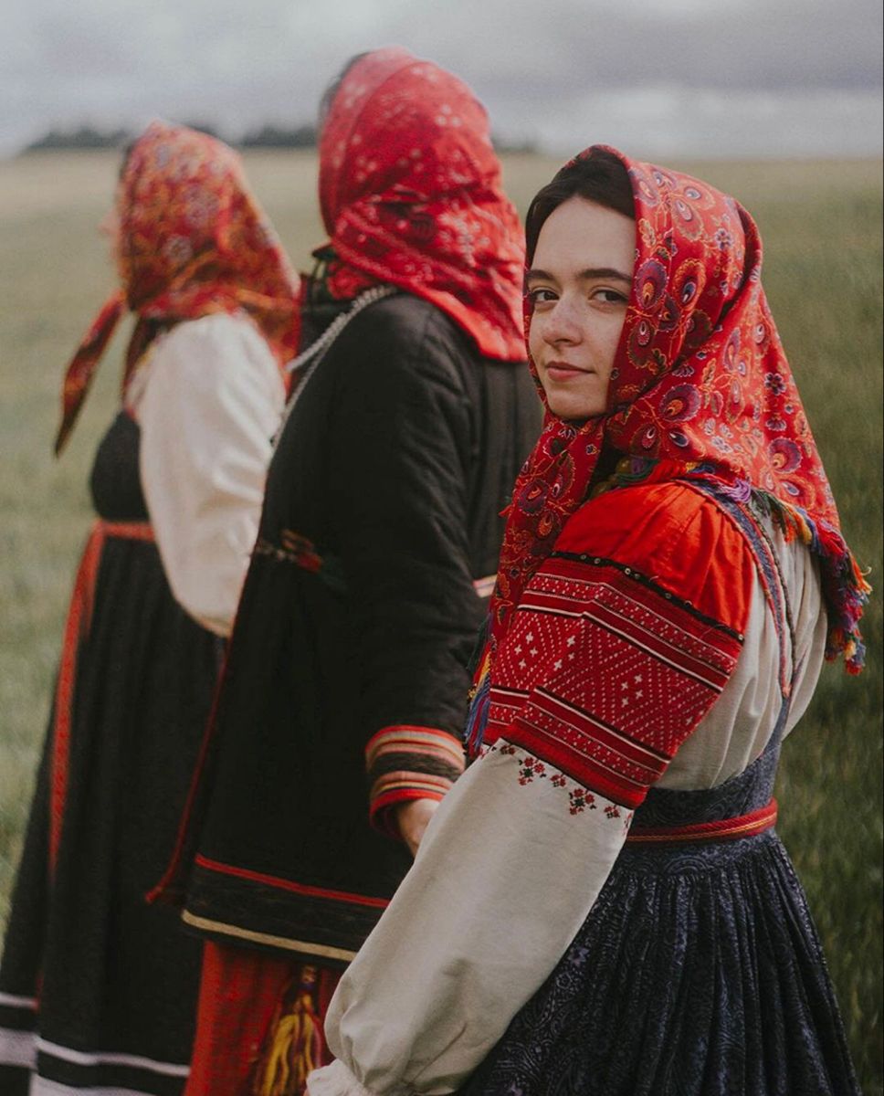 Women in Slavic costumes in Hubli