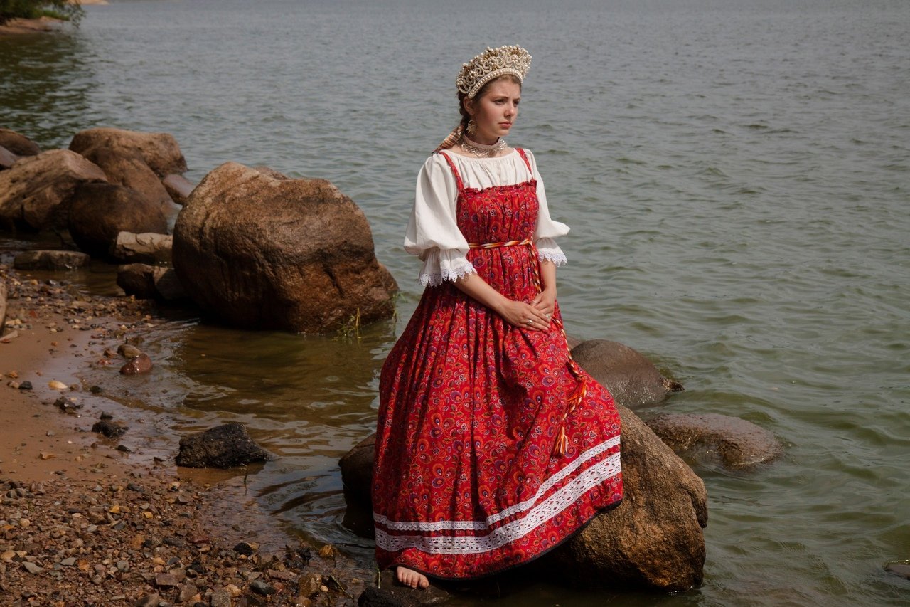 Women in Slavic costumes in Hubli