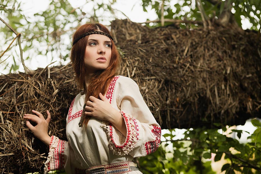 Women in Slavic costumes in Hubli