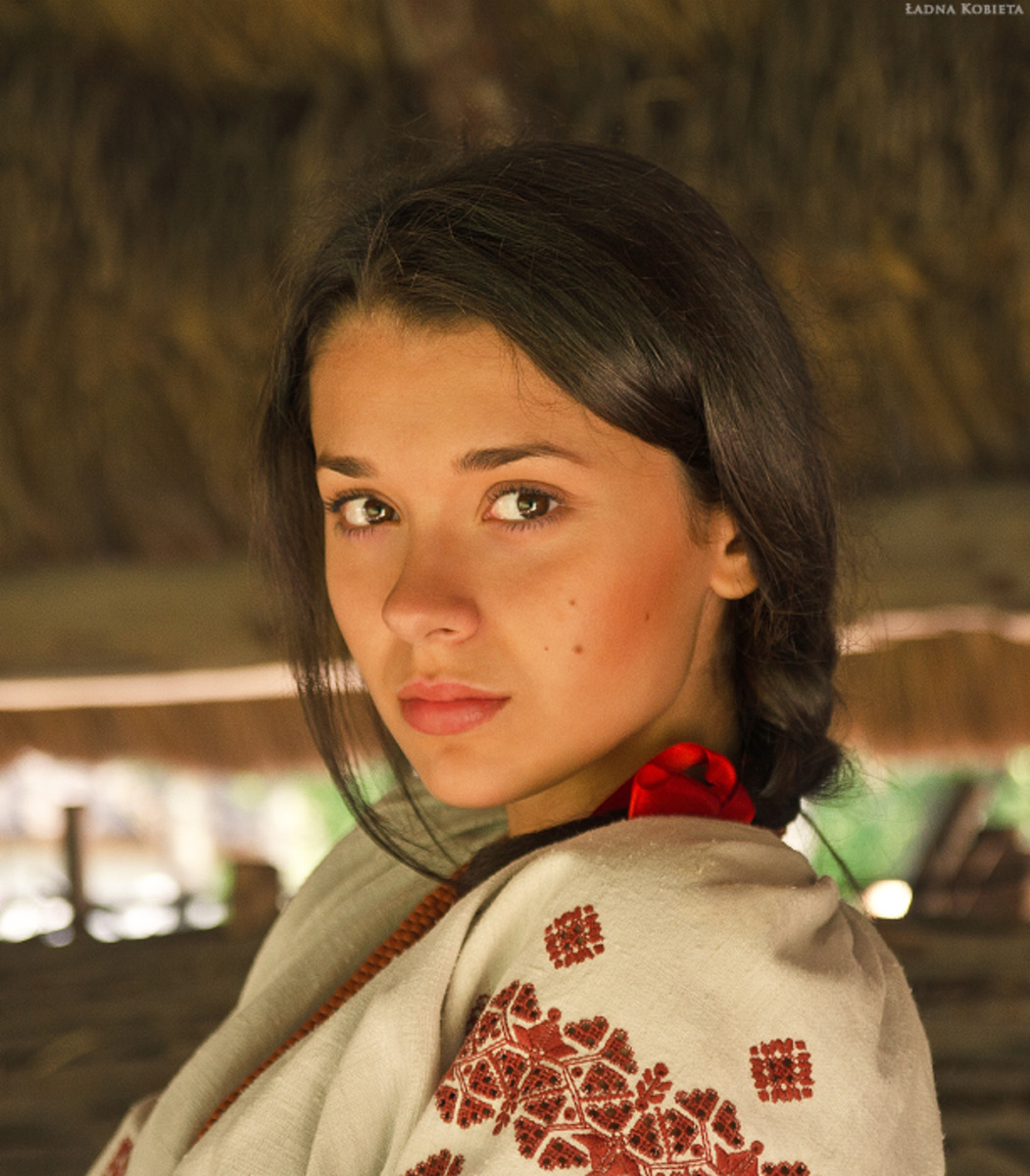 Girls in Slavic costumes in Hubli