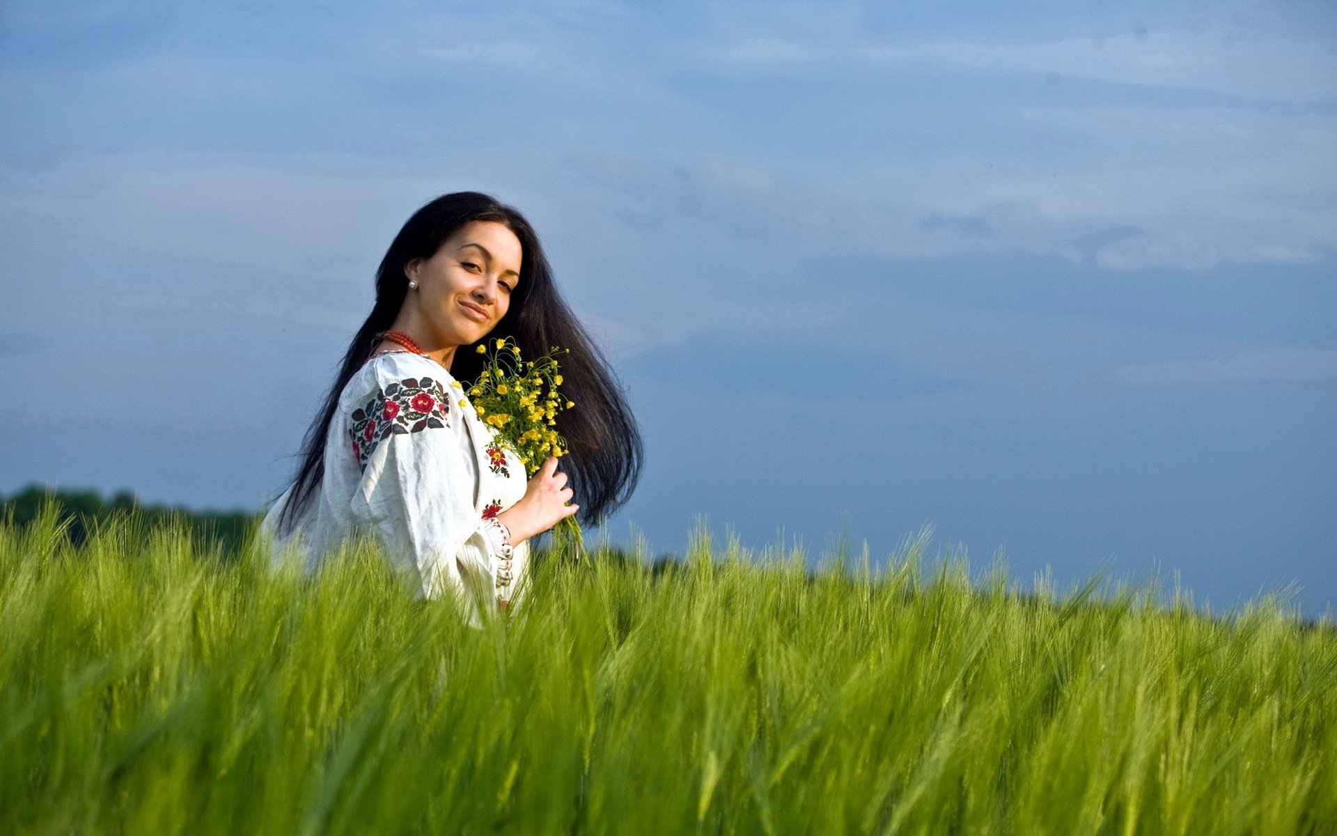 Girls in Slavic costumes in Hubli