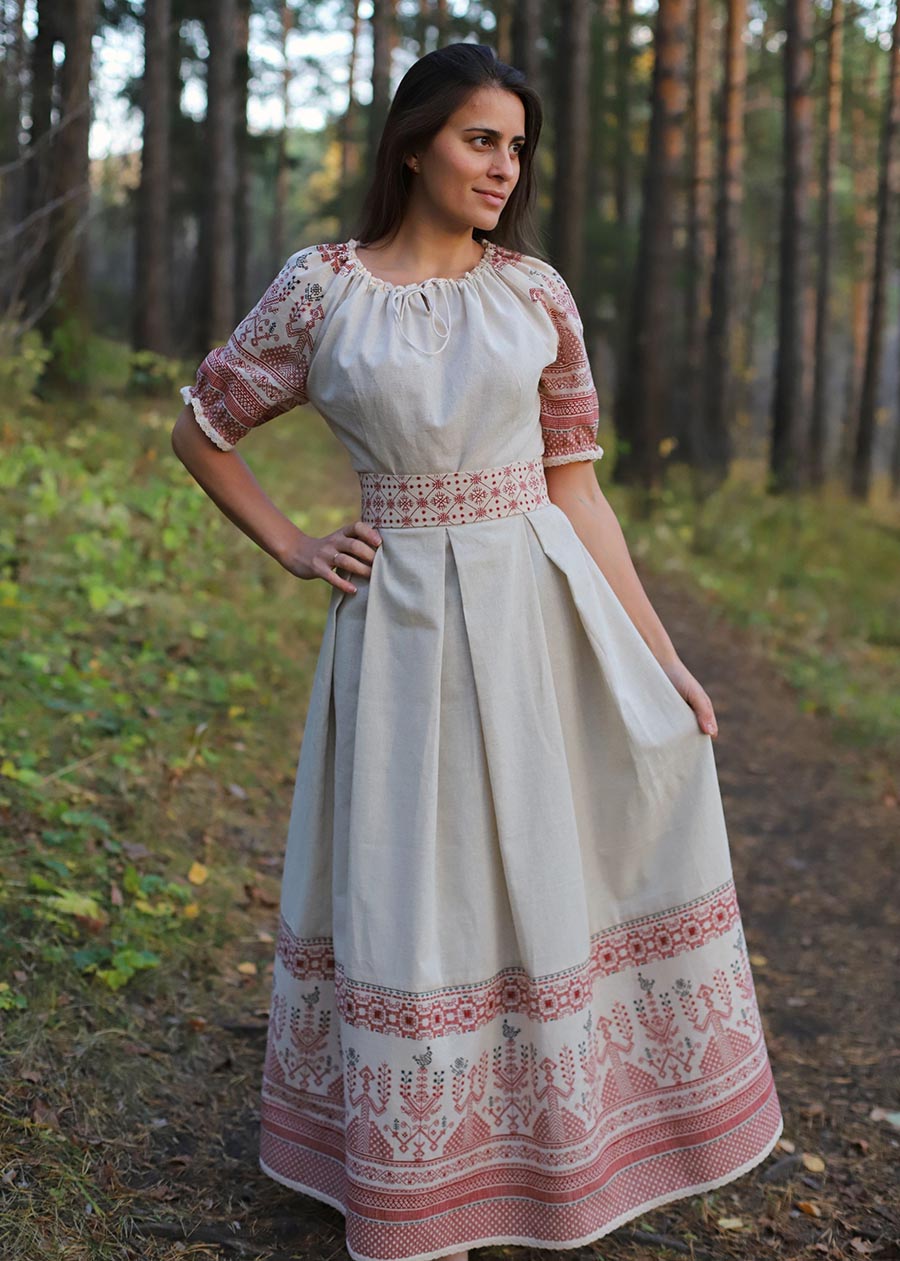 Girls in Slavic costumes in Hubli