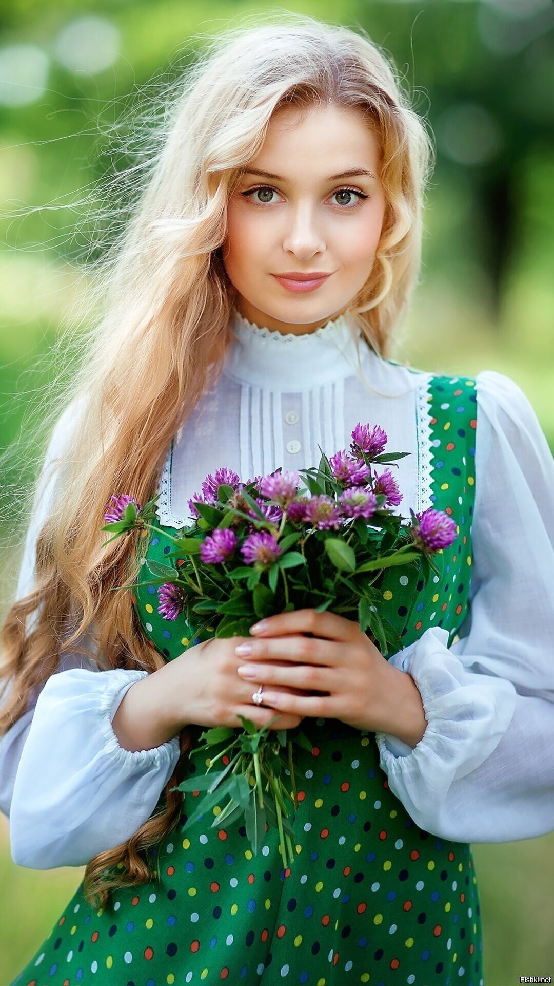 Girls in Slavic costumes in Hubli