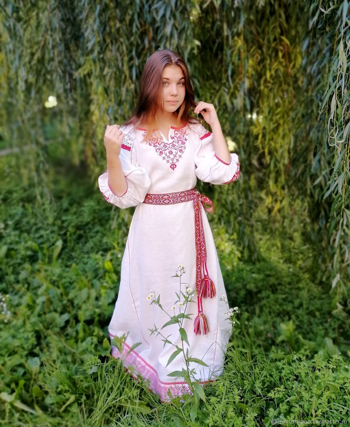 Girl Girls in Slavic costumes in Hubli