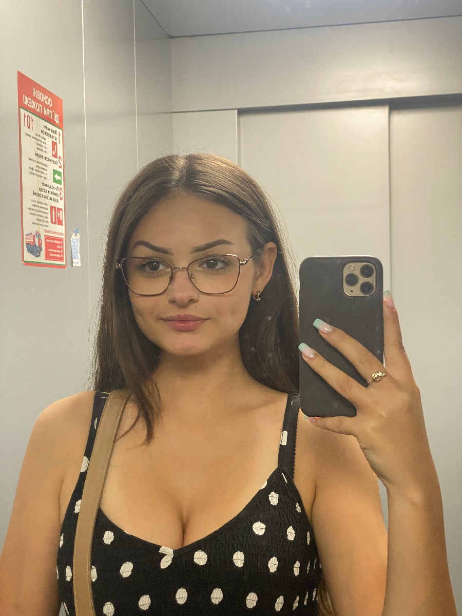 Sexy model Stacy in Hubli